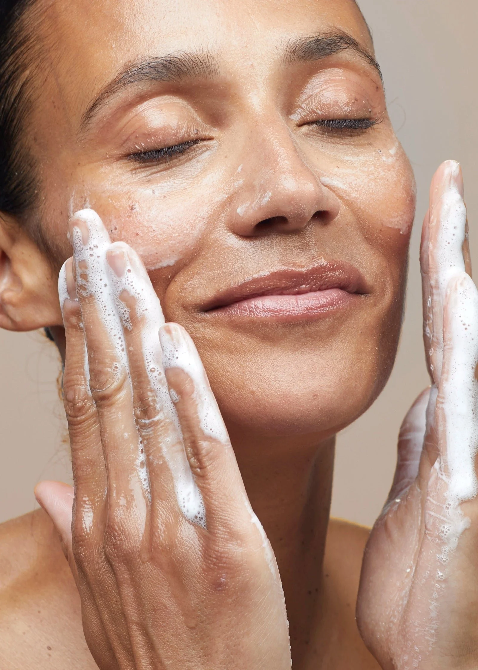 3_In_1_Robyn_Product_In_Application.webp.jpeg