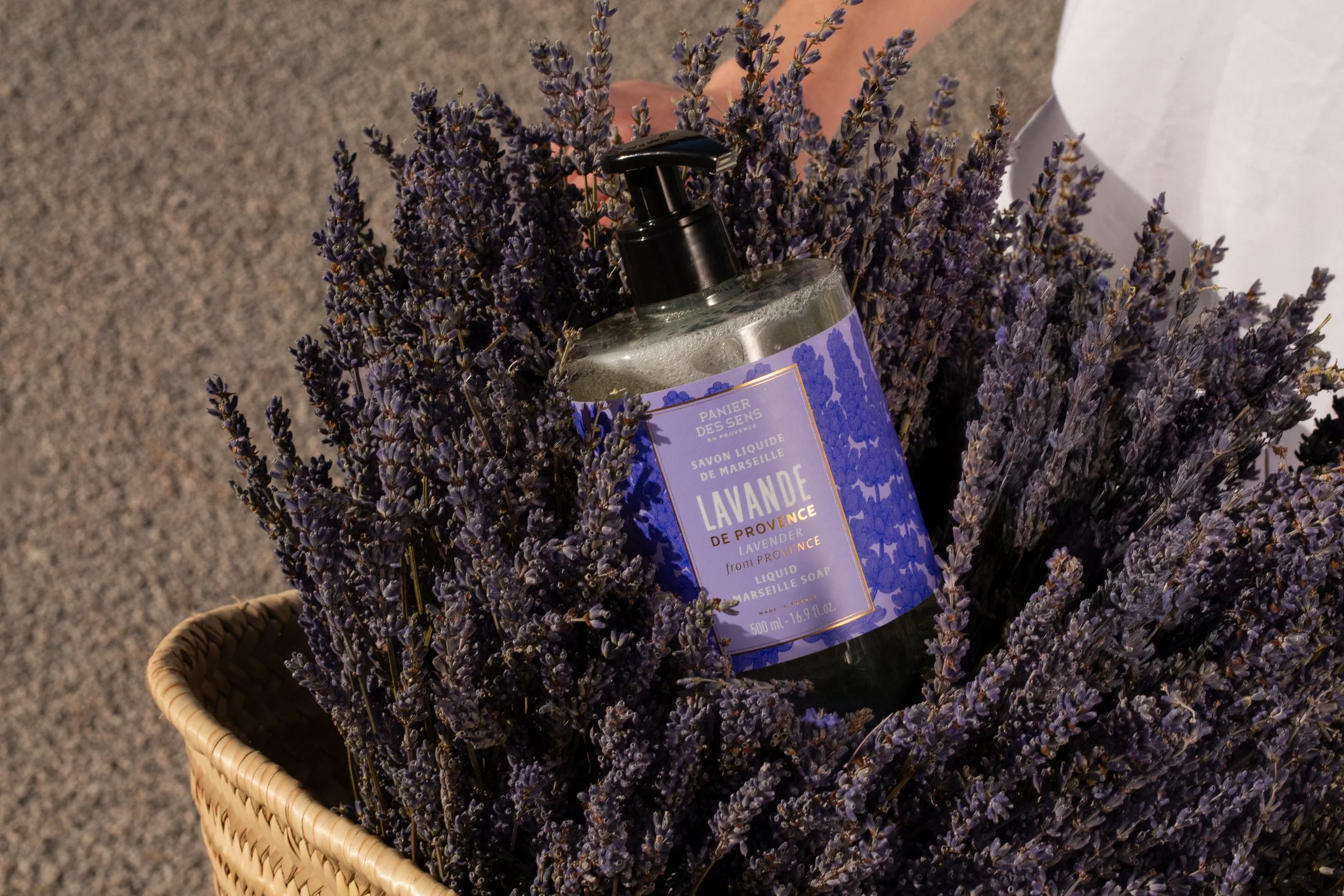 PDS_LAVENDER_ICO10001_Liquid-Soap_Lifestyle_1.jpg