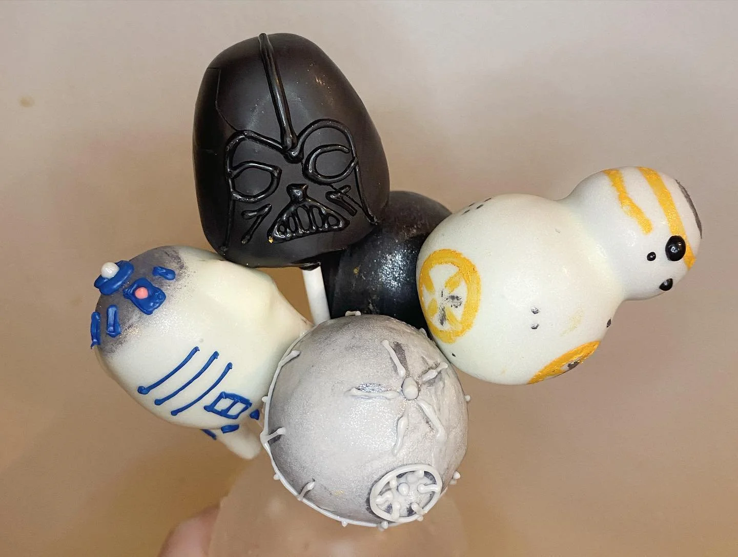 star wars cakepops.jpg