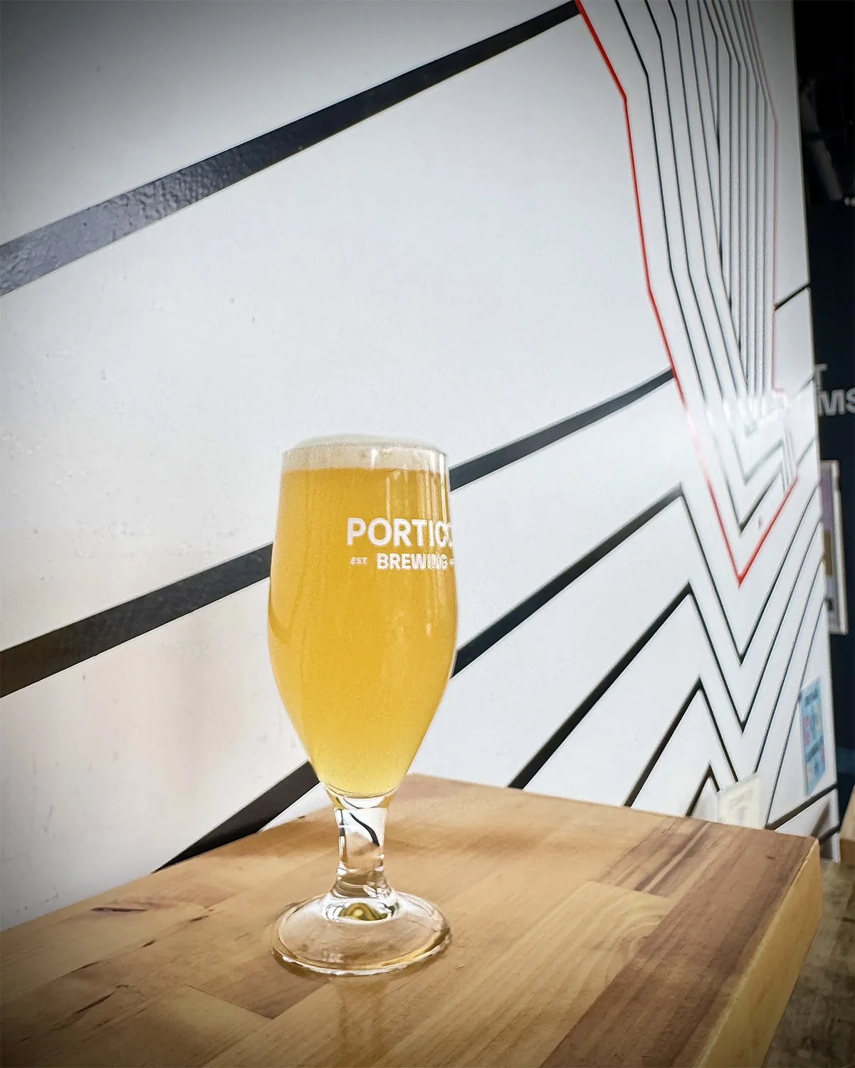 Dieline | NEIPA | 5.5% ABV | Krush, Galaxy and Amarillo hops bring tropical fruit notes, complimented by white wine and dark berry.