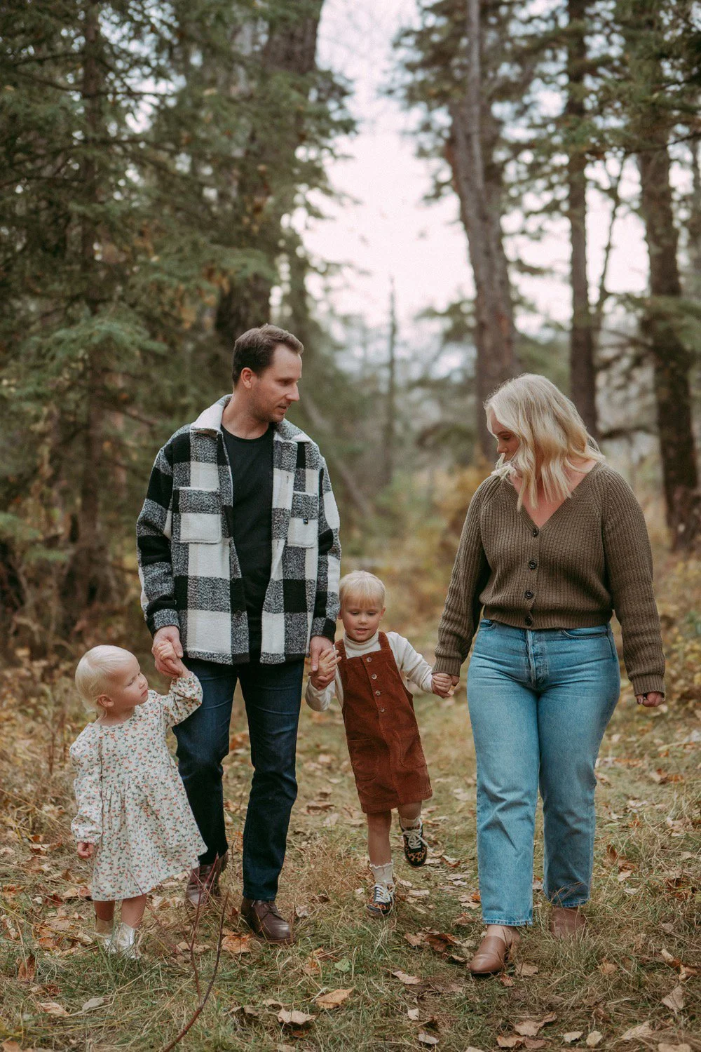 Calgary Fall Family Photography. Photography by Kristina Nichol Photography in Fish Creek Park SE.