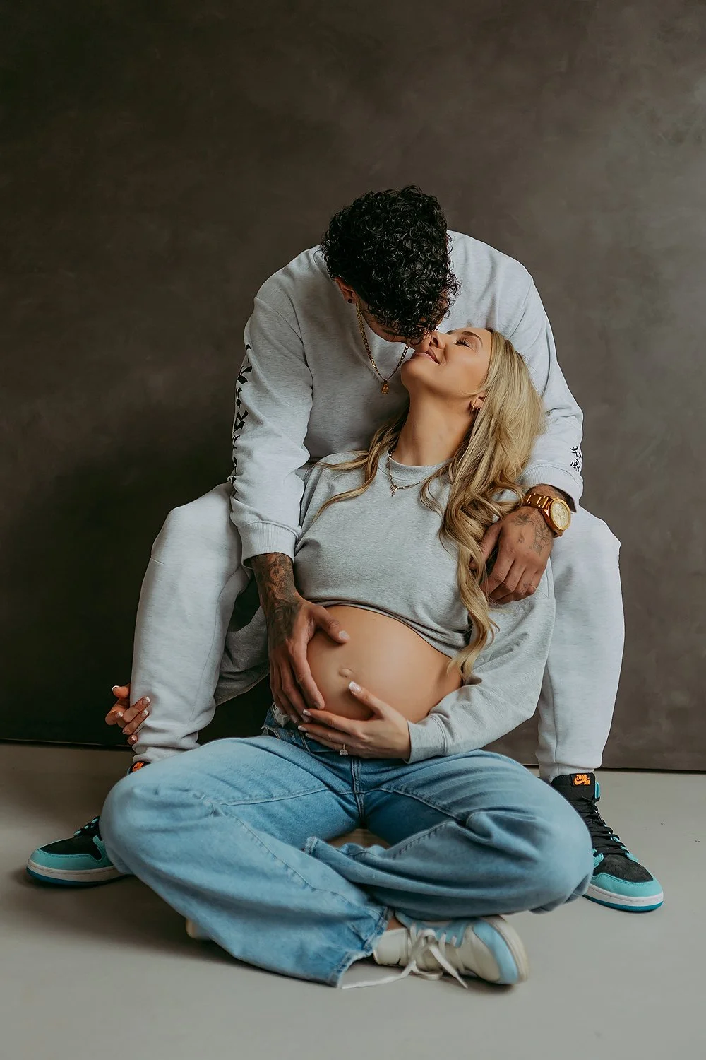 Calgary Maternity Photographer. Photographed in SE Calgary by Kristina Nichol Photography.