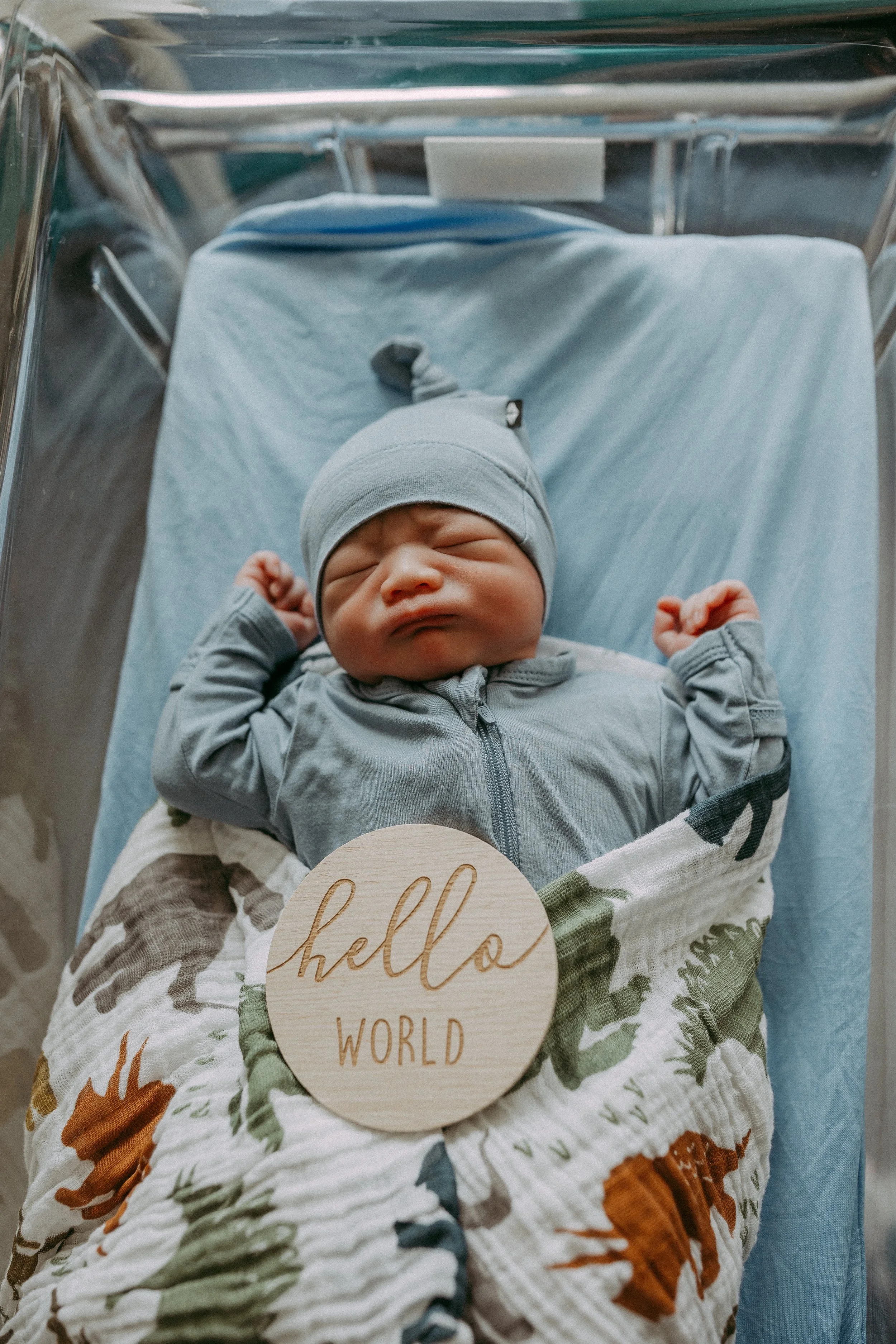 Calgary Birth and Newborn Photographer. Photographed at Foothills hospital.