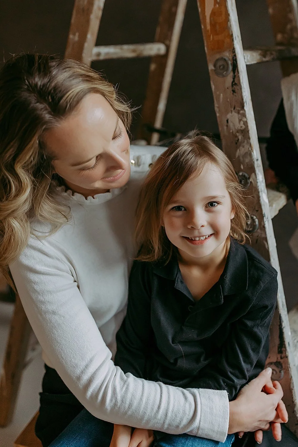 Christmas mini sessions in Calgary for families and kids.