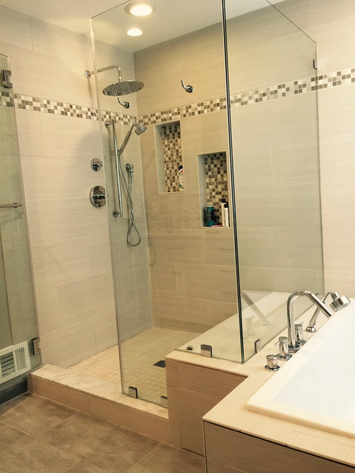 Full_Bathroom.jpg