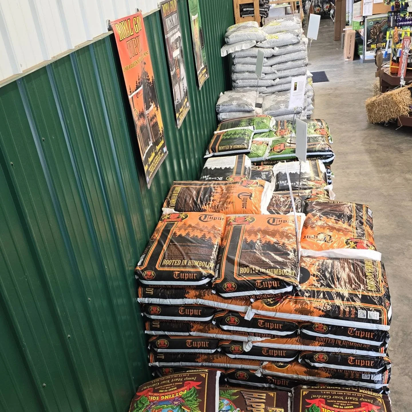 Happy Summer everyone!
As the outdoor growing season begins the wrap up into fall, we are running some great sales to kickoff your next indoor growing round.  First up, all soils and media are up to 25% off!! 

#royalgoldsoil #foxfarmsoil #oregonsonl