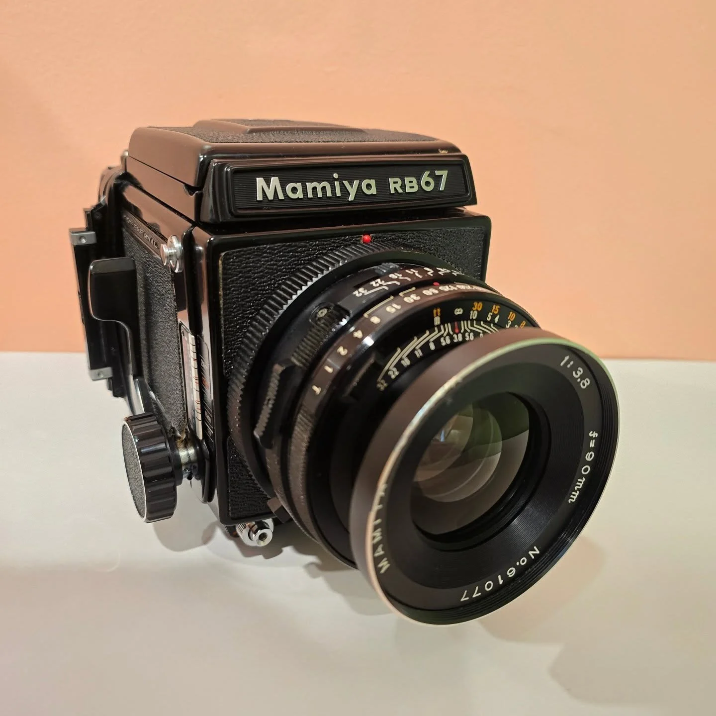 We have it here! The metal beast! The youtube legend. The king of all studio cameras. The macro and landscape 6x7 jack of all trades. The famous Mamiya RB67! Come check out the beast in person. If you haven't had the pleasure of gazing on ground glas