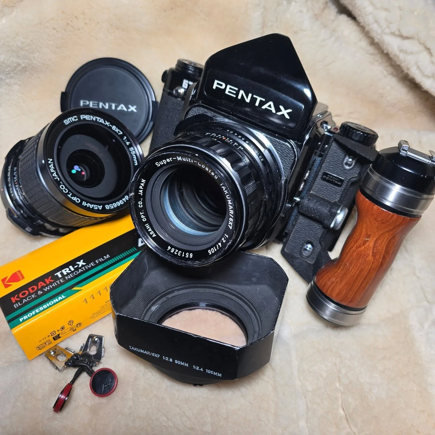 Just in! A beautiful Pentax 67! The king of portraits on the move. Essentially a K1000 times 1000! Come check this beast out in person at the lab!
.
.
.
.
Photos by @durkeeethan 
.
.
.
#pentax67 #fujipro400h #fujifilmpro400h #mediumformatphotography 