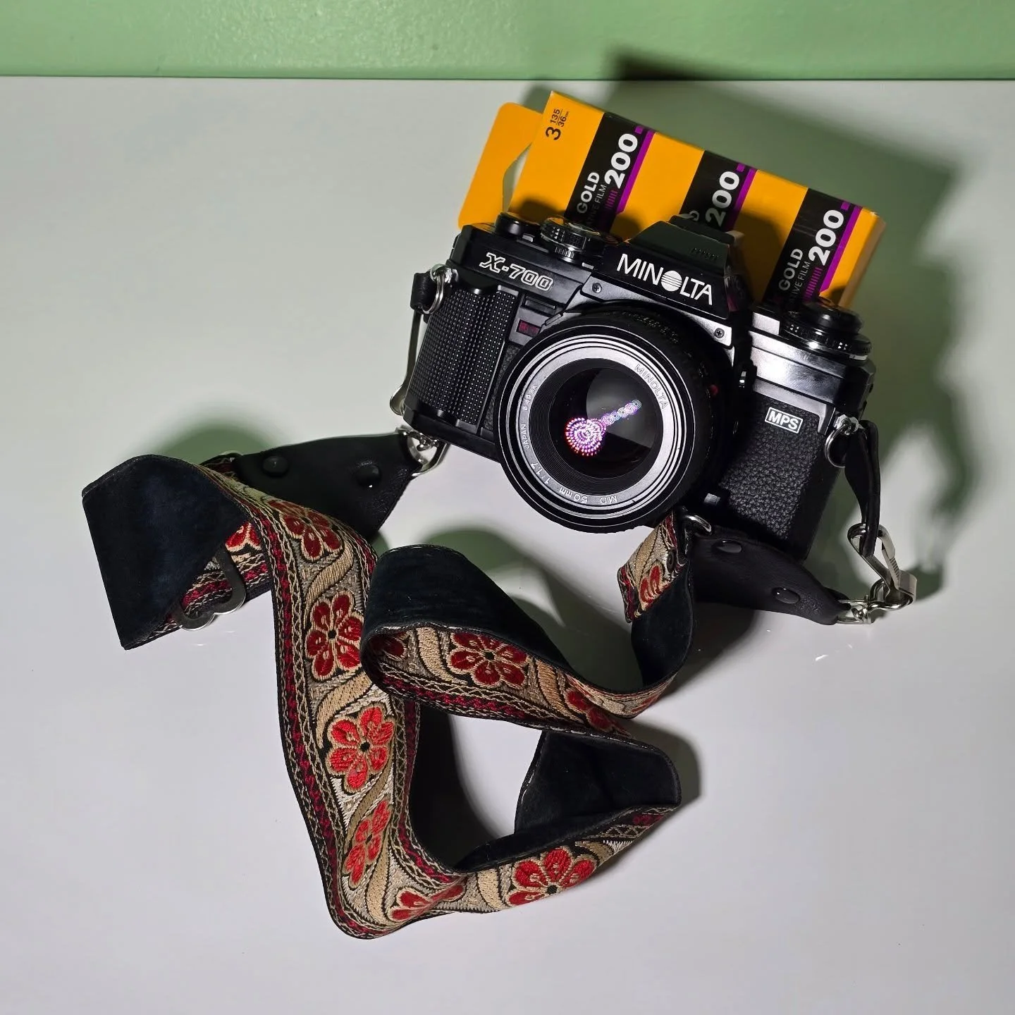 One of our favorite alternatives to the canon ae1 is the legendary Minolta X-700! It offers shutter priority, aperature priority, and a full program mode allowing you to simply focus and shoot! Come check them out in person here at the lab!
.
.
.
.
.