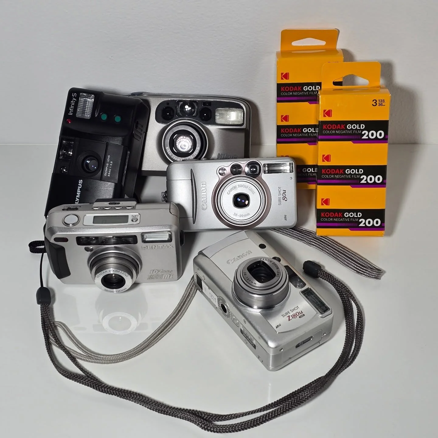 The best camera is the one you have on you! We're always getting more in! This is our latest weekly batch! Come in and check them out in person if you're interested. 
.
.
.
Sample photos by @april.sol 
.
.
.
.
#filmphotography #filmpointandshoot #poi