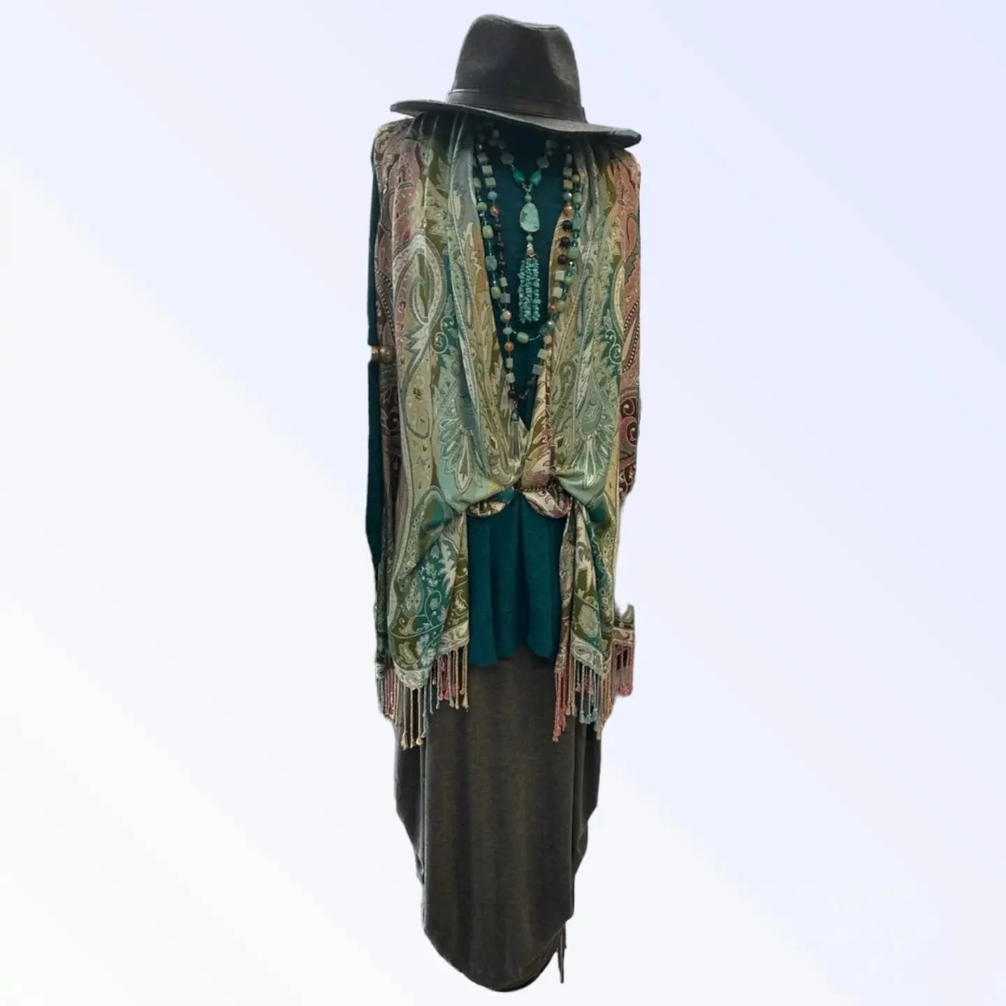 It's giving Stevie Nicks vibes
.
#bohochic