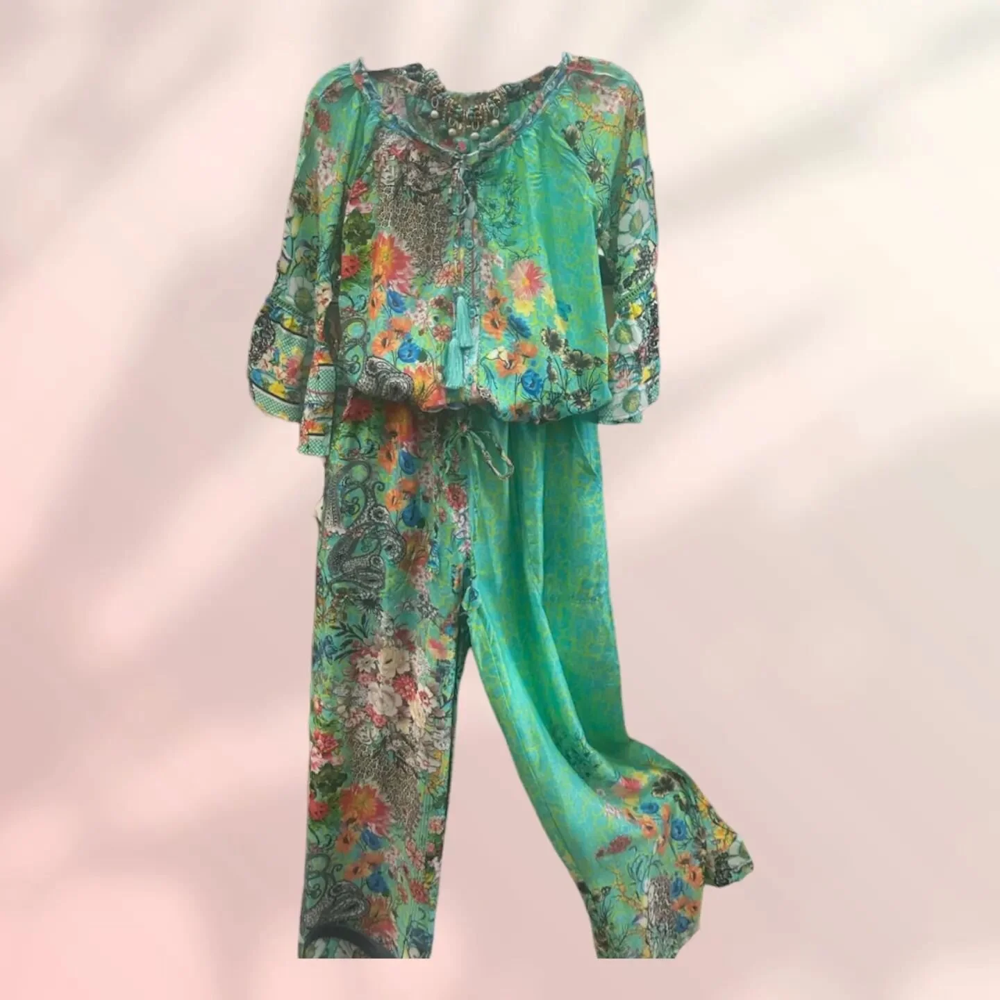 Romp around town!
.
.
#romperseason #floralfashion