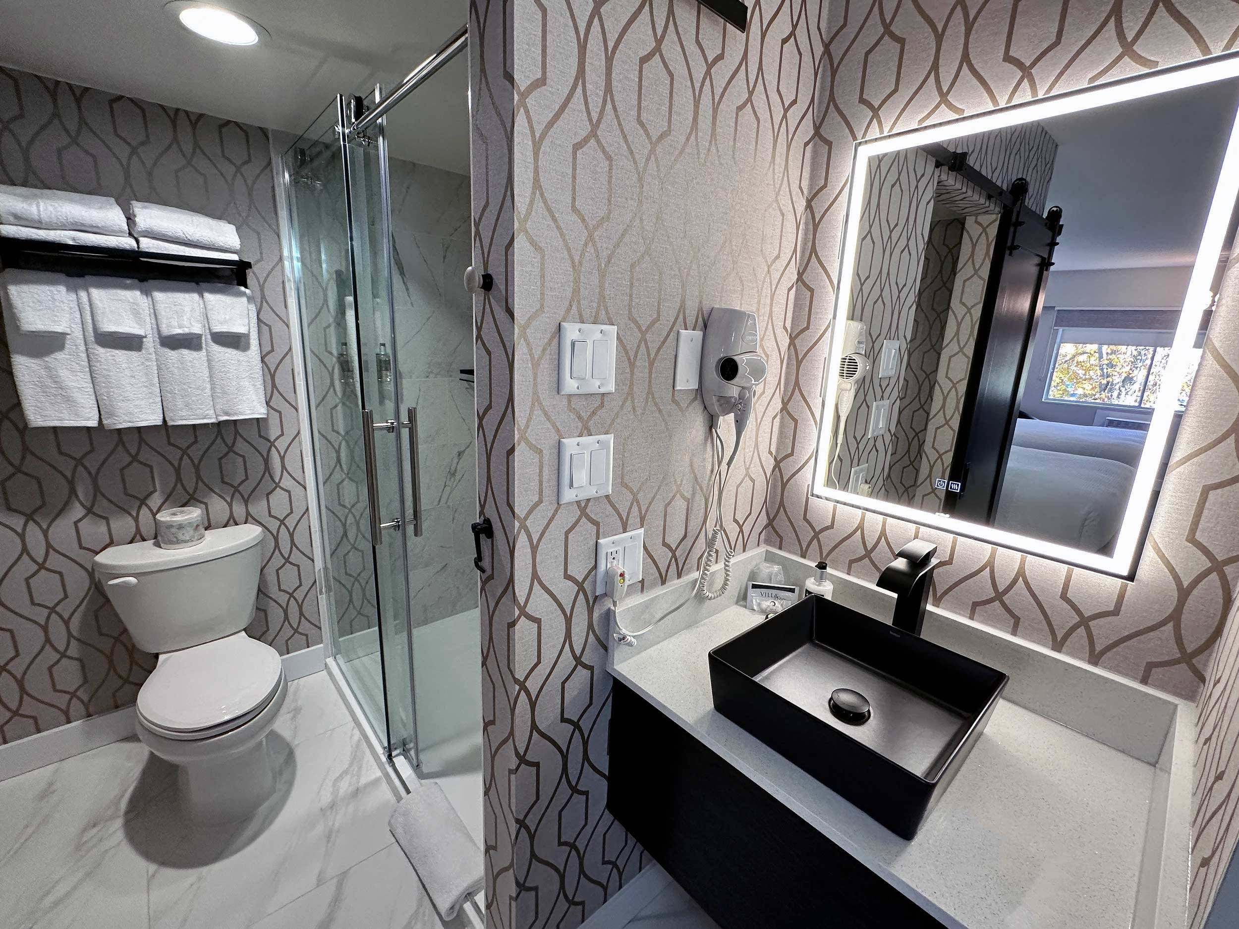the-vic-boutique-hotel-rooms-bathroom-2.jpg