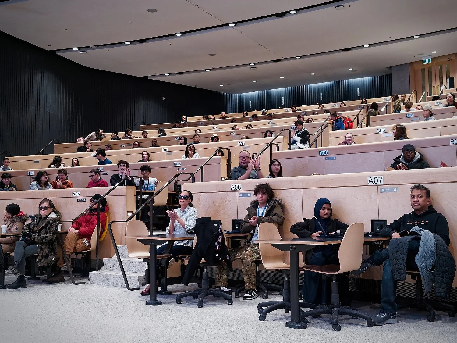 260314_UTArtSciSocial_Spkrs&Presentations_GuestApplause_01_web.jpg