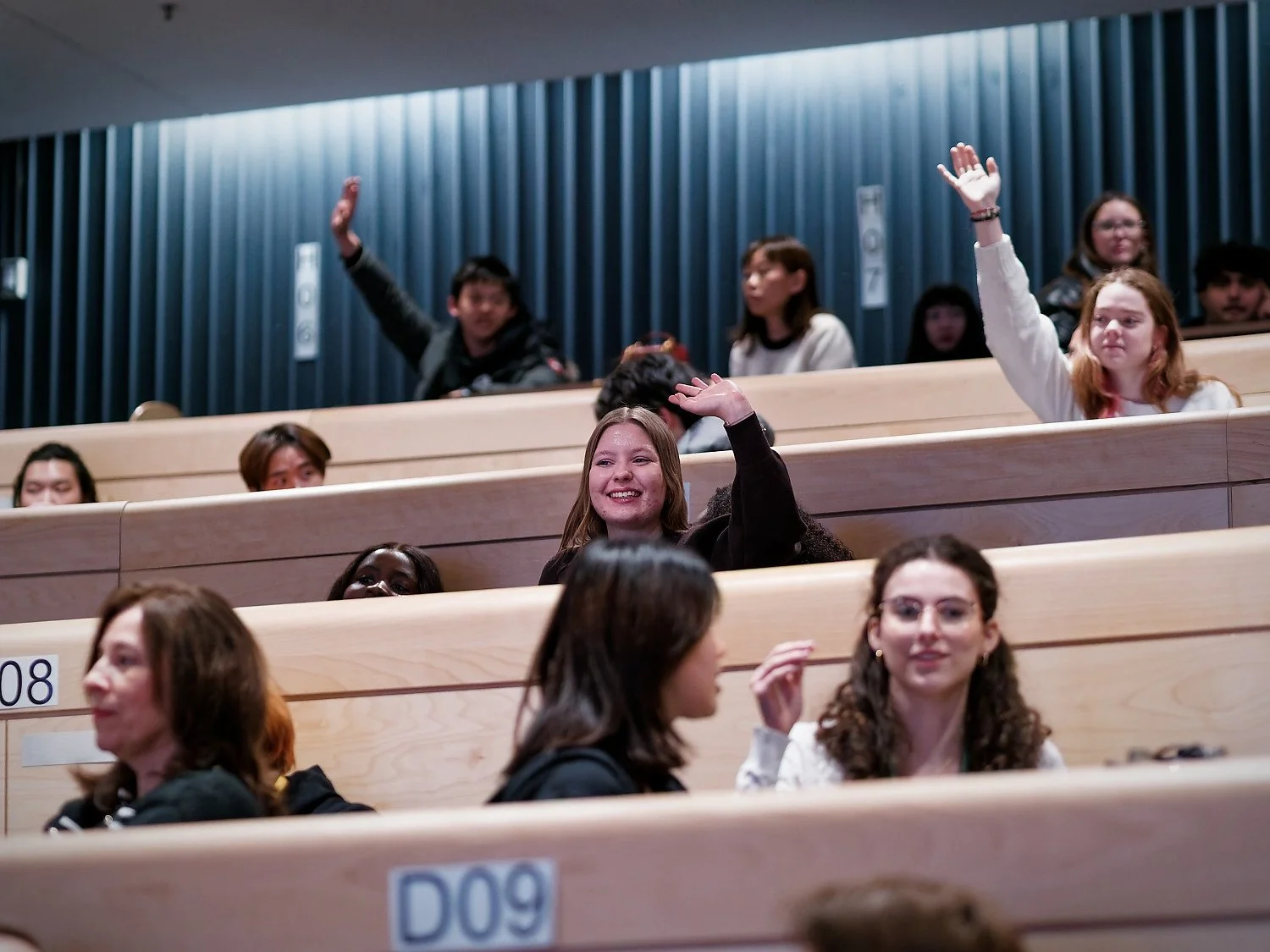 260314_UTArtSciSocial_Spkrs&Presentations_GuestHandsUp_01_web.jpg