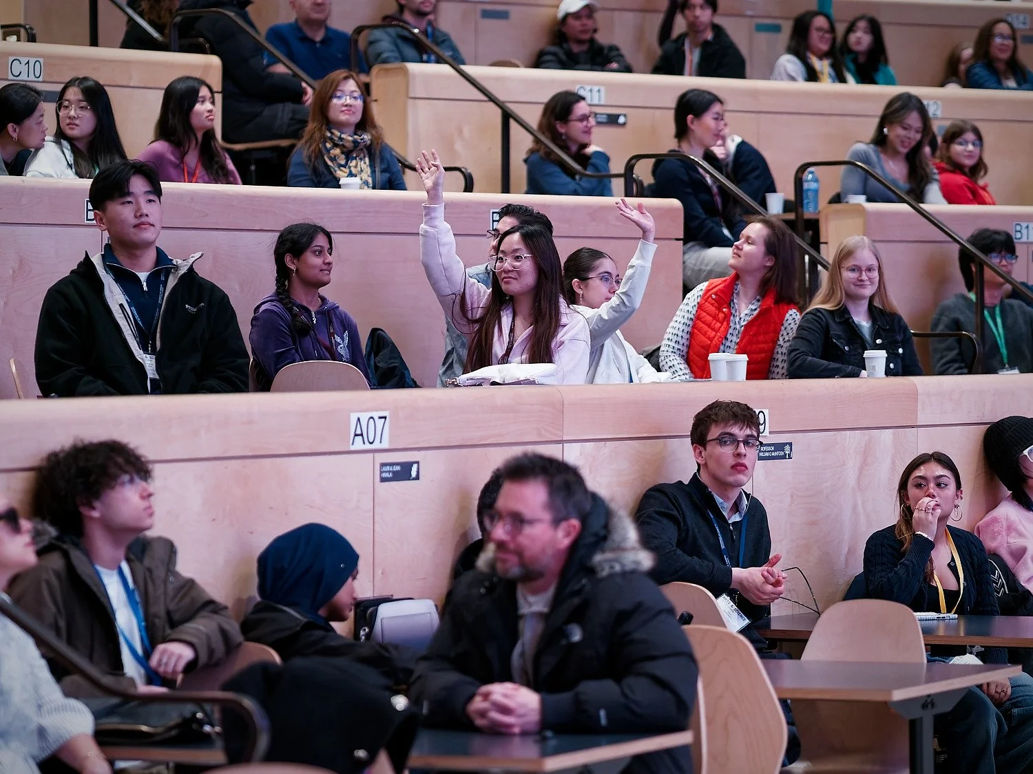 260314_UTArtSciSocial_Spkrs&Presentations_GuestHandsUp_02_web.jpg