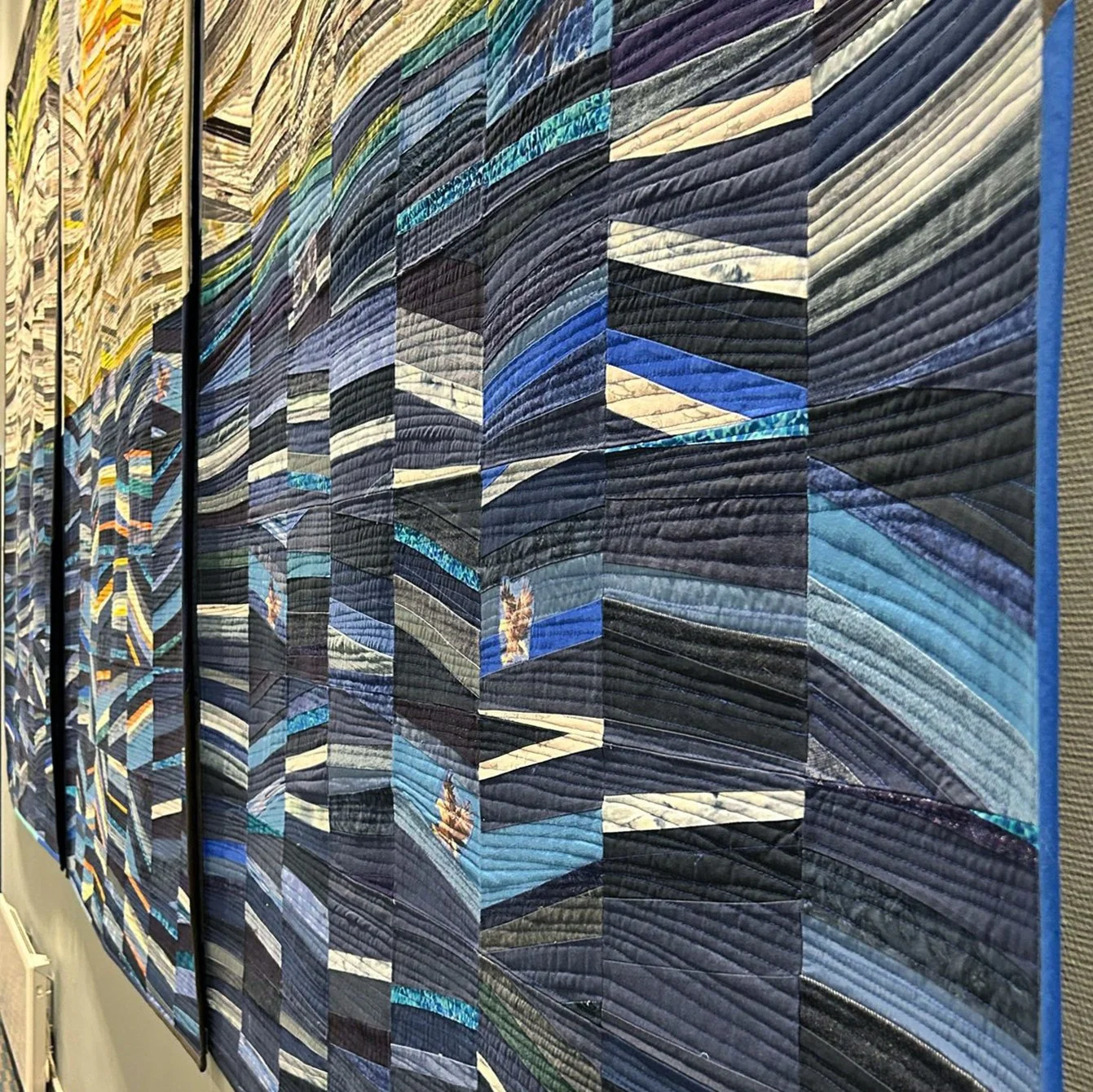 Commission - Sommarøy, Kaihuset 2 - January 2019

Detail shot of the triptych commissioned for Sommarøy Conference Centre, showing the intricate quilted surface.

W 5 m x H 2.6 m

https://sommaroy.no/no/moter-og-konferanser/