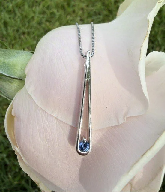 RARE .17ct Round Brilliant Montana Yogo Sapphire Drop Pendant.jpg