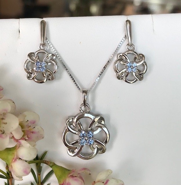 Loop Yogo Sapphire Earrings & Pendant Set.jpg