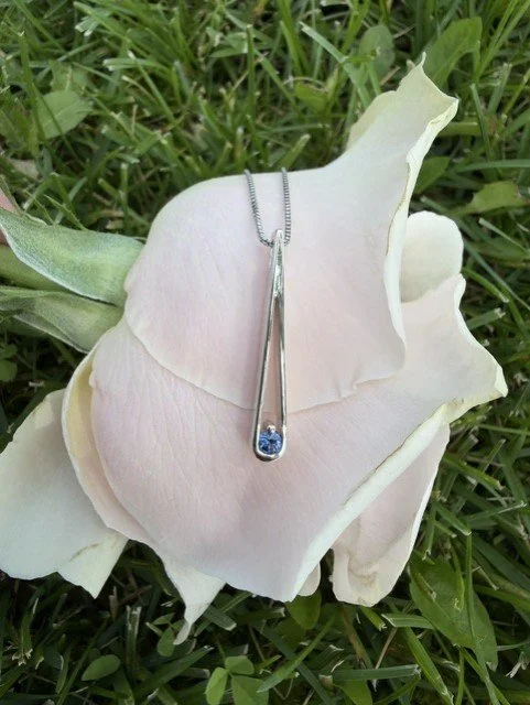 Rare .17ct Round Brilliant Montana Yogo Sapphire Drop Pendant 2.jpg