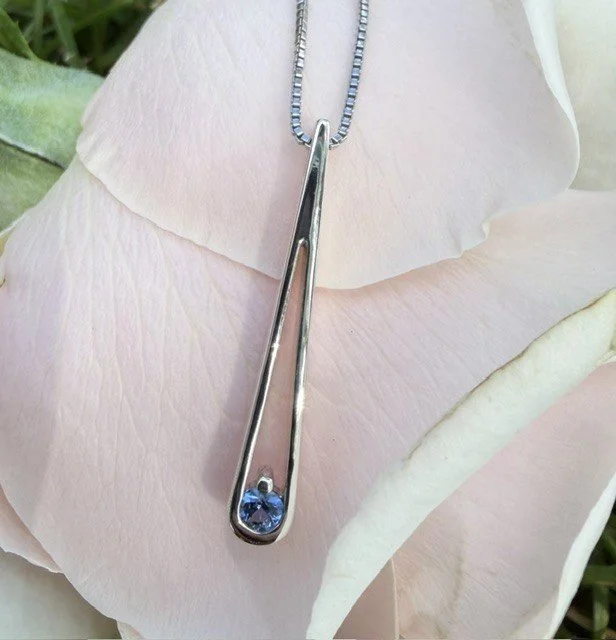 Rare .17ct Round Brilliant Montana Yogo Sapphire Drop Pendant 1.jpg