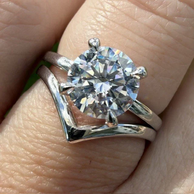 Dainty V Shaped Wedding Band