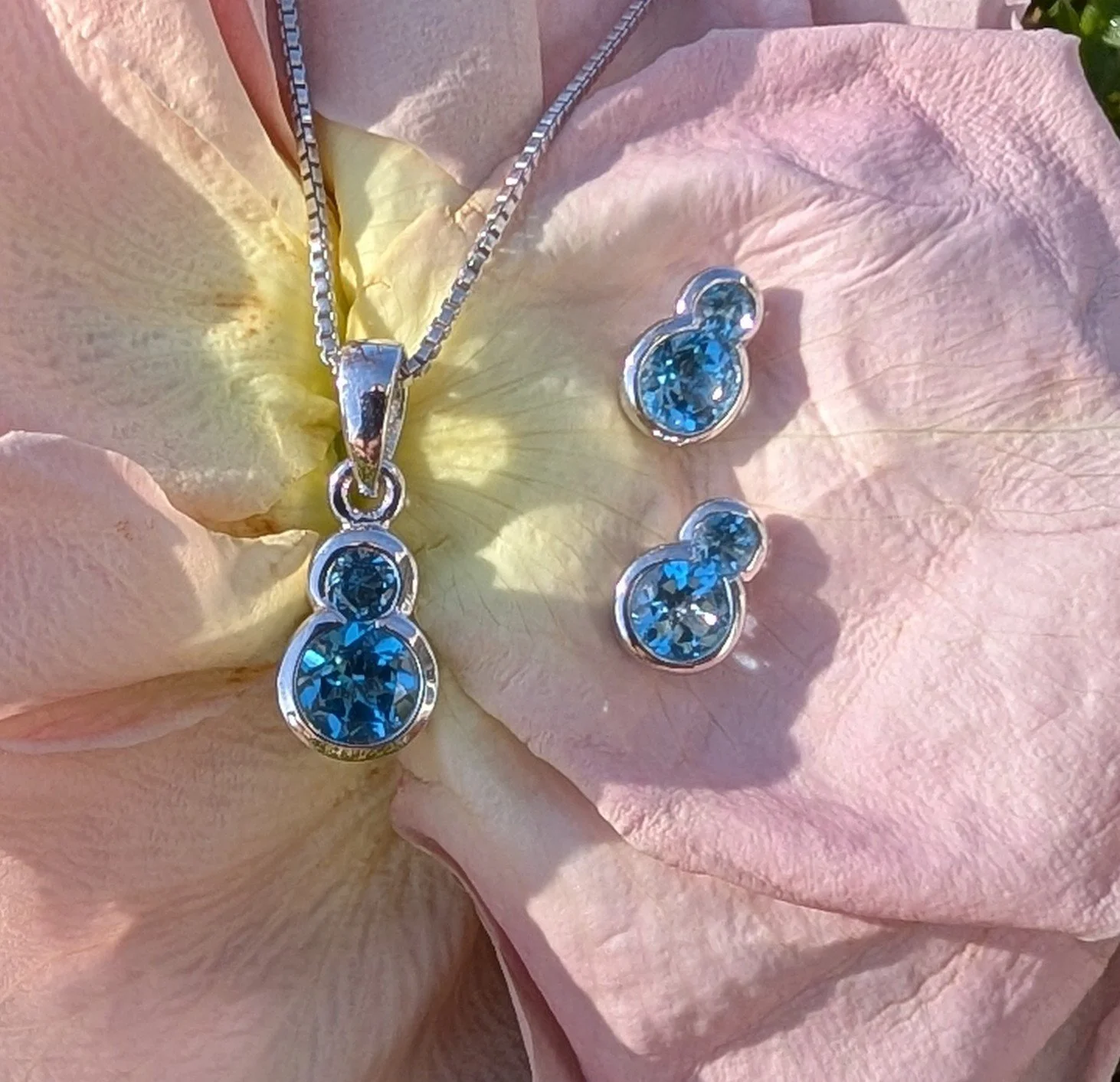 Bezel Brigth Blue Topaz Pendant & Earrings Set.jpg