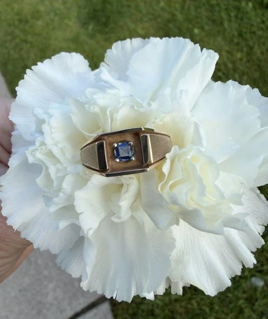 Gents Yogo Sapphire Ring.jpg
