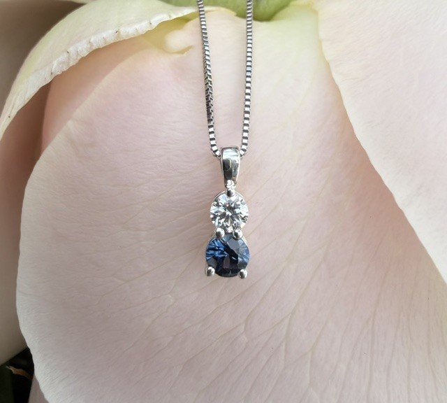 .20ct Montana Yogo Sapphire & Lab Diamond Pendant 3.jpg