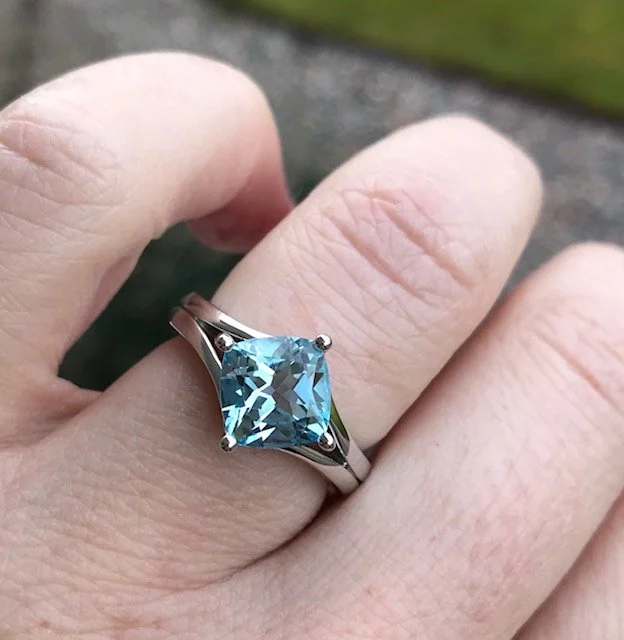 brilliant blue topaz fashion ring3.jpg