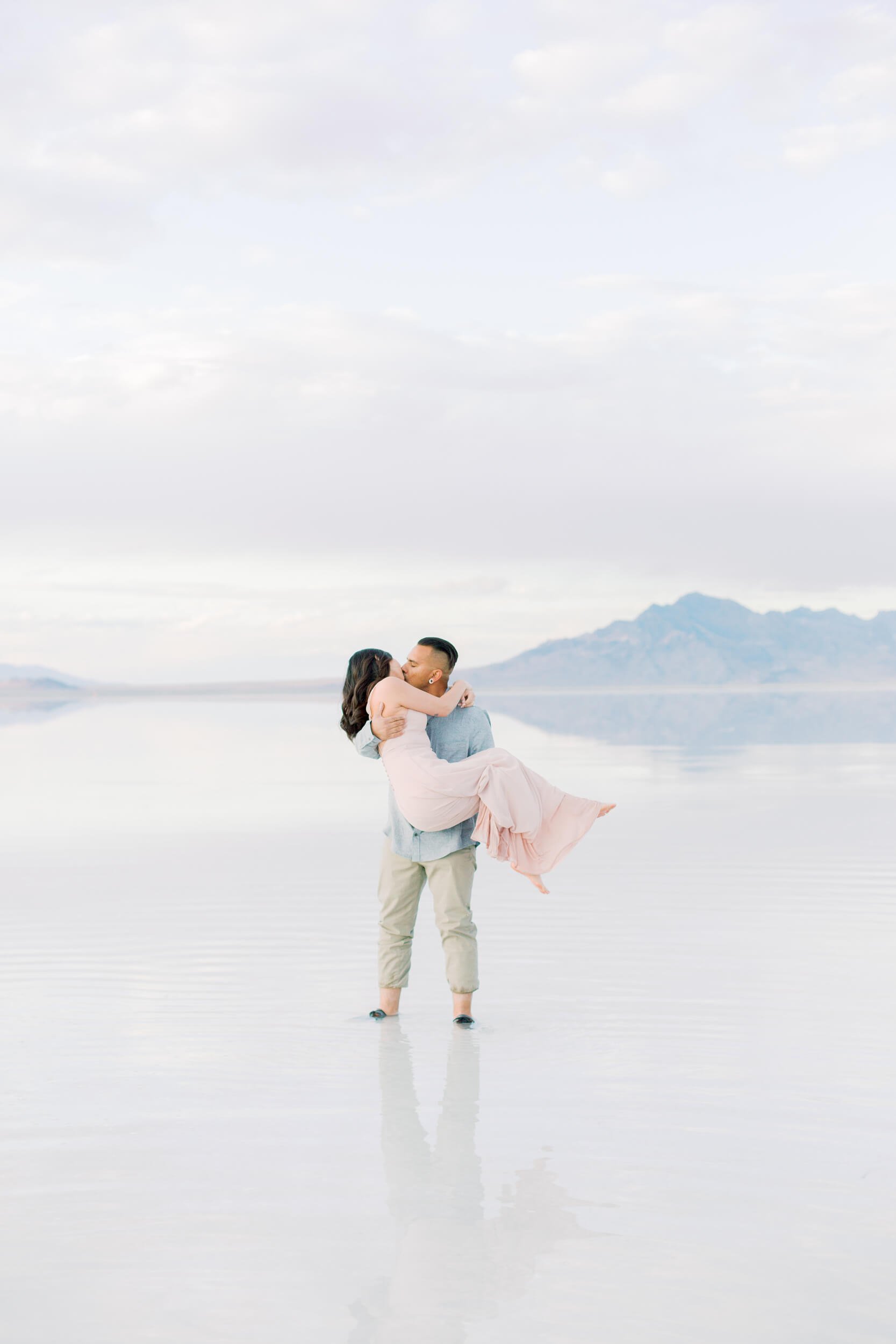 Engagement_Photographer_Utah_Salt_Flats_Wedding.jpeg