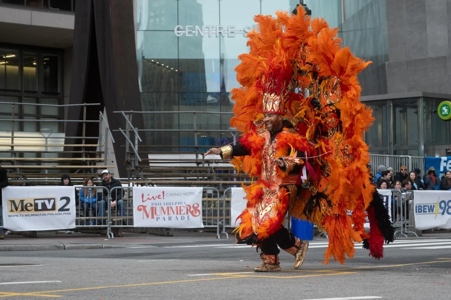Fire Starter 🔥 

Brian Creamer 

1st Prize Special Mention 🏆 

📸 @jesseberdinkaphoto 

#mummersparade2025 #mummers2025 #mummers2026 #philly #Philadelphia  #mummersmuseum #Philadelphiamummers  #goldensunrisenya #fancy #fancies #inclusion #diversity