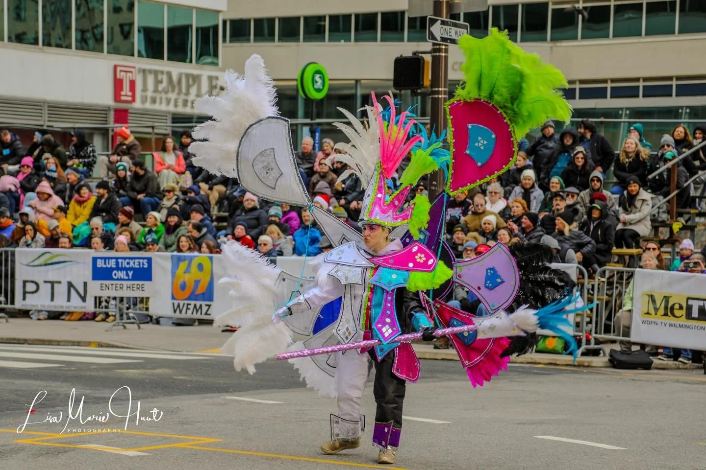 It Takes Two 

Carrier: Kate Sgouros 

Designed and fabricated by Joe Bongard 

📸 @bootz1266 

#mummers2026 #philly #Philadelphia  #mummersmuseum #Philadelphiamummers  #goldensunrisenya #fancy #fancies #inclusion #diversity #joinus #fancydivision #t