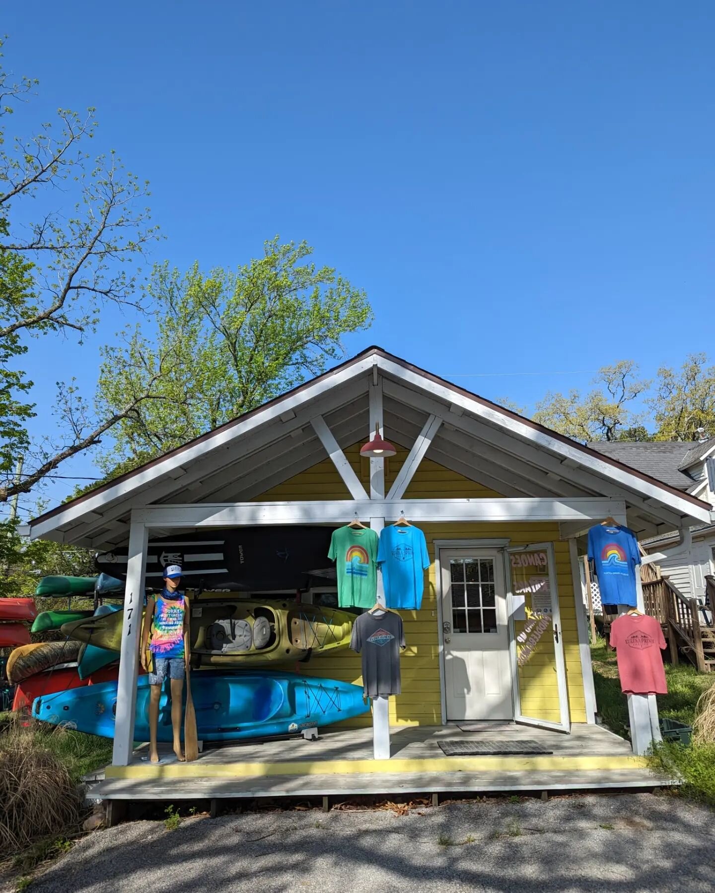 WE ARE OPEN!!! Come see us for for floats and shopping this weekend! 🚣🚣&zwj;♀️🚣&zwj;♂️🚣🚣&zwj;♀️🚣&zwj;♂️ #eurekaspringsarkansas #visitarkansas #visitnorthwestarkansas #visiteurekasprings #getoutside #getoutsidenwa #floateureka #floatingseason