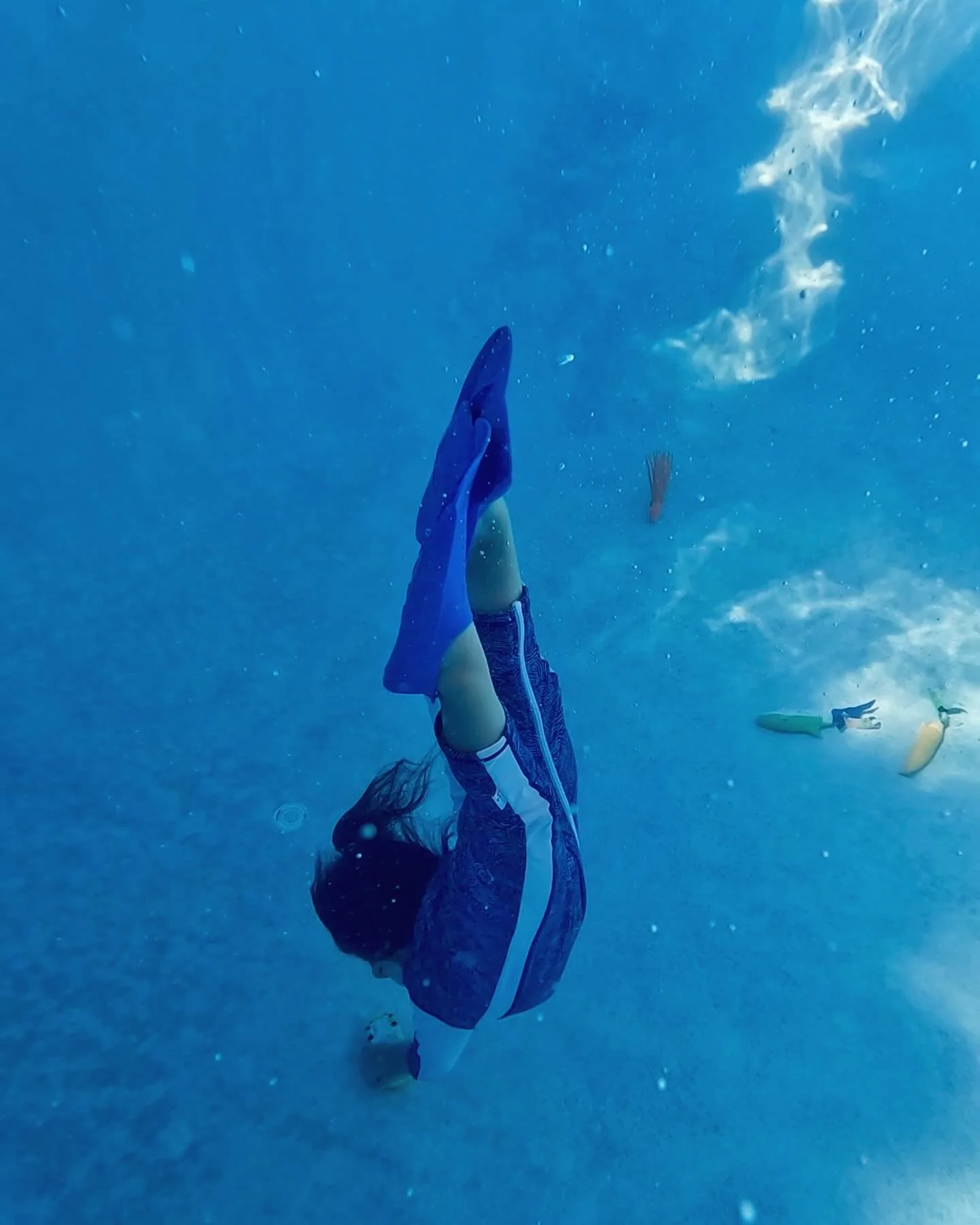 The 8' Club. This is a new club students can join this year. The 8' Club is for students who touch the bottom of the 8' deep end. There are 4 ways to accomplish this goal. 1. With help from Ms. Kristin. 2. Using the ladder. 3. Using fins/flippers. 4.