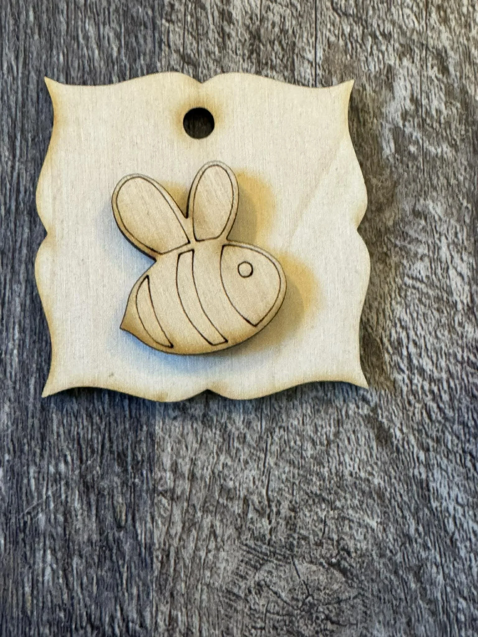2.5x2.5 Mini tag with bee