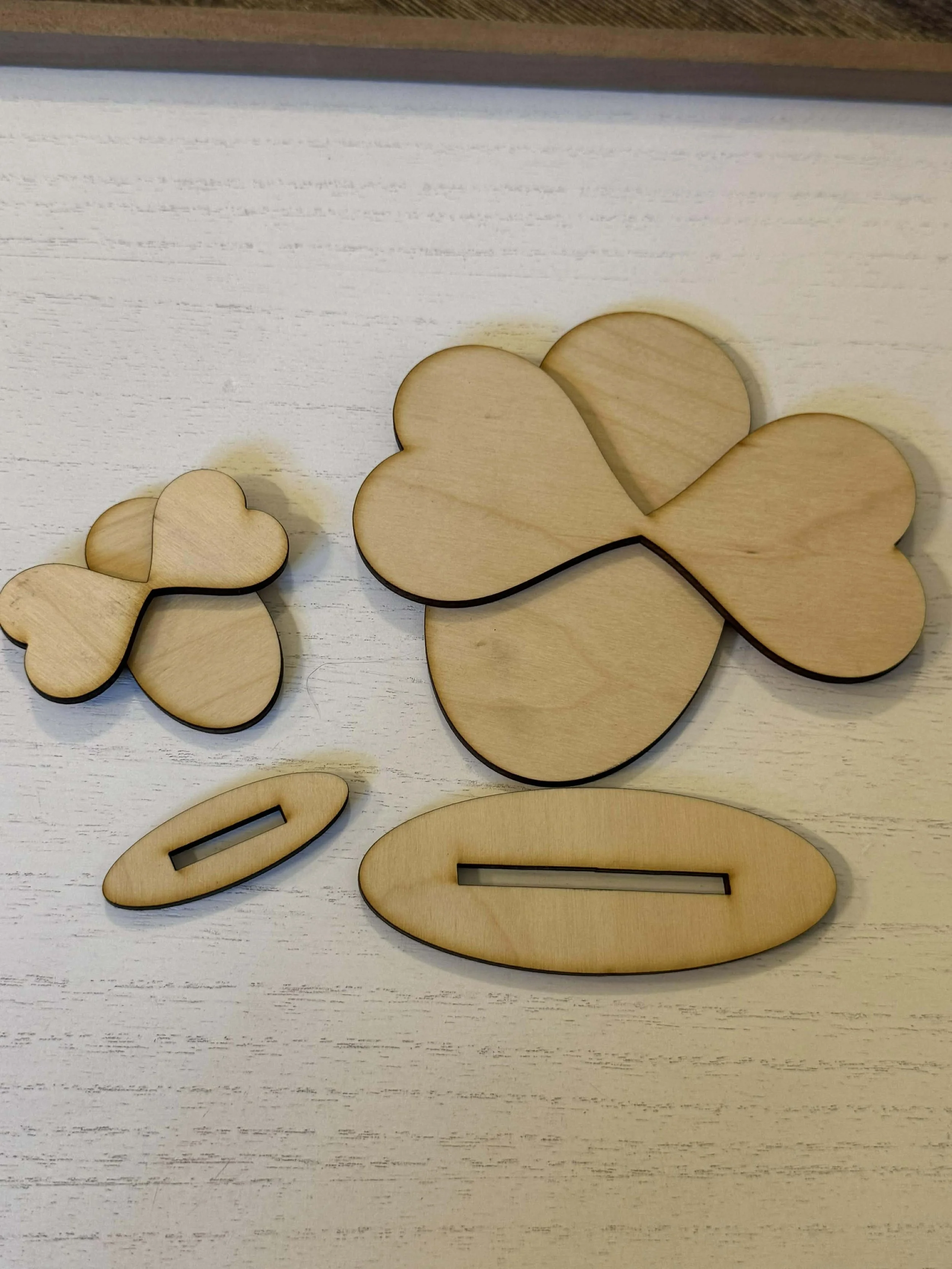 Bee set with stands 5.5 inch