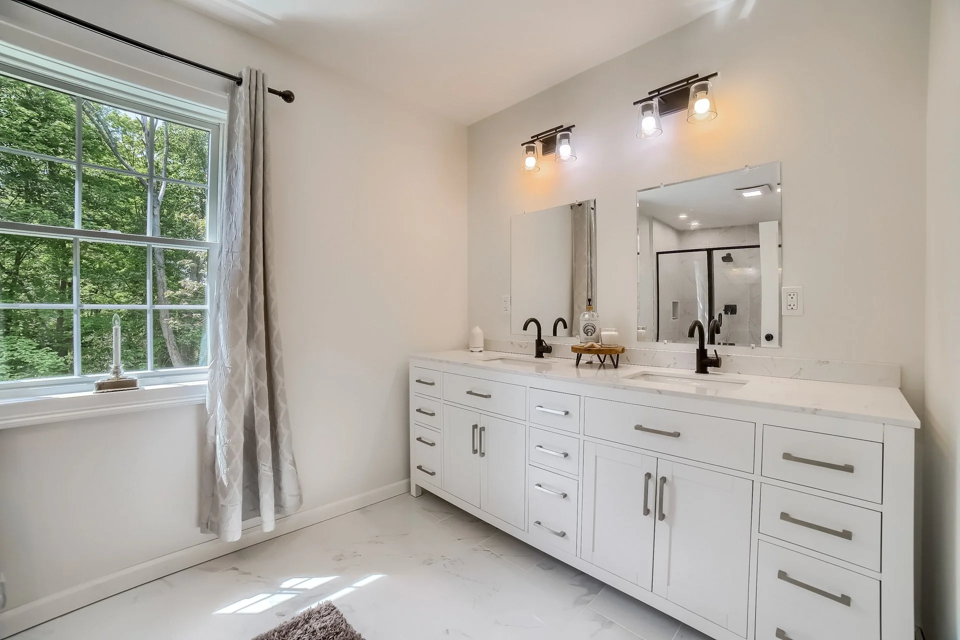 479 Opening Hill Master Bath Pic 2.JPG