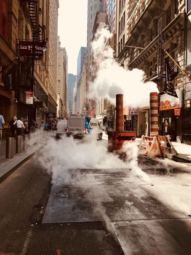 A smoky alley inspired by the vibe of Empire