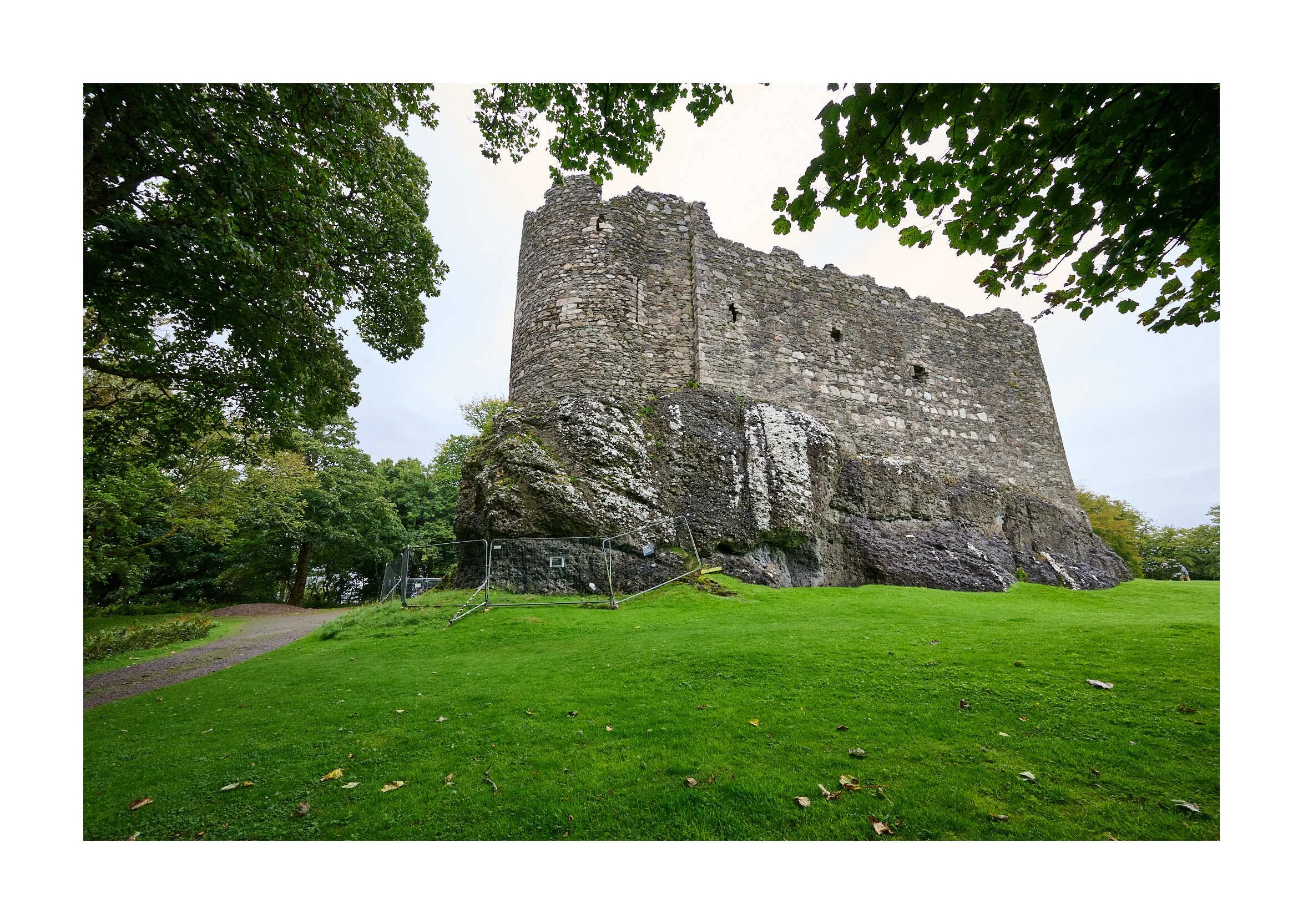23-09-17 - Dunstaffage Castle 17.jpg