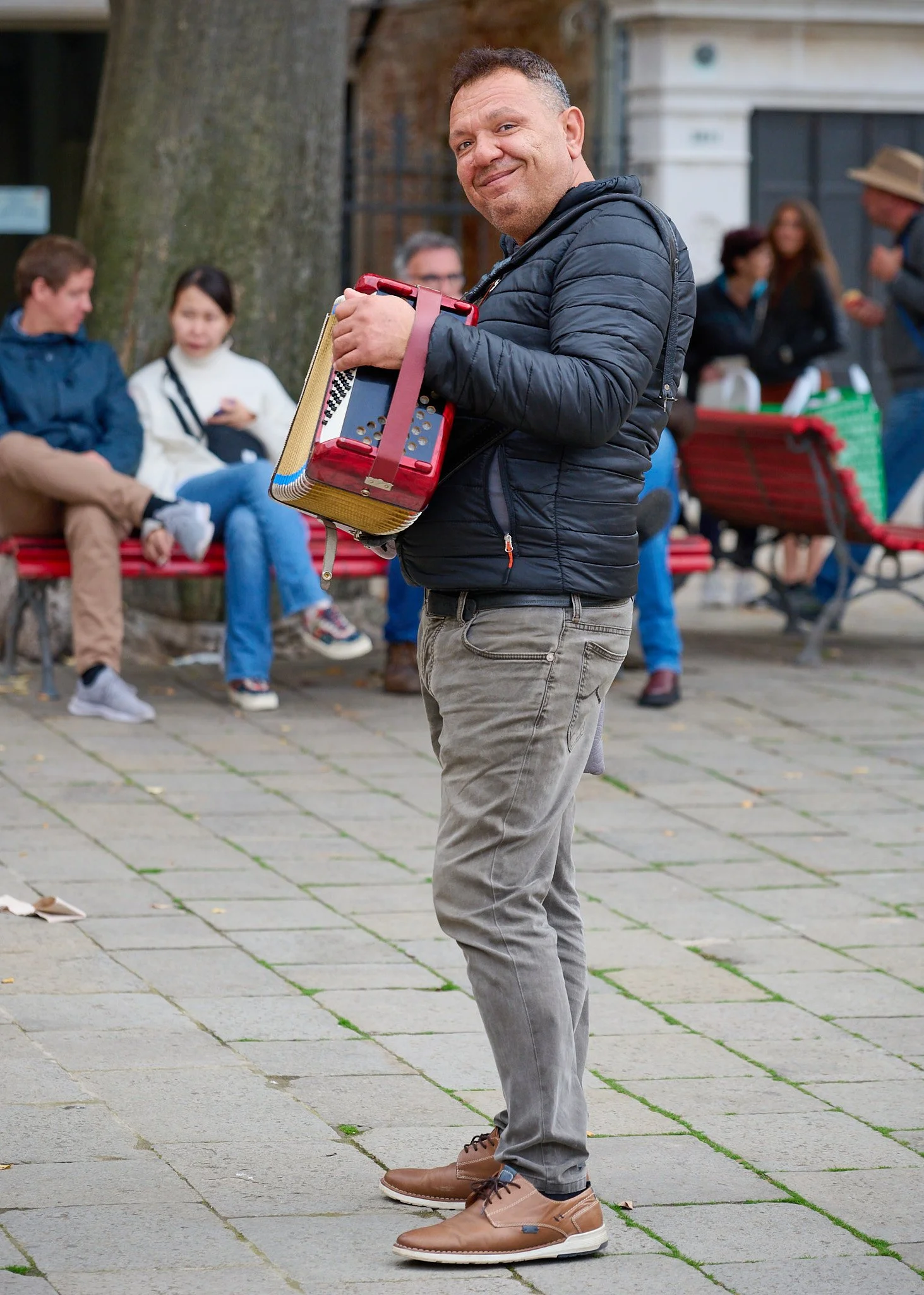 23-10-29 - Venice Music Man in the Piazza.jpg