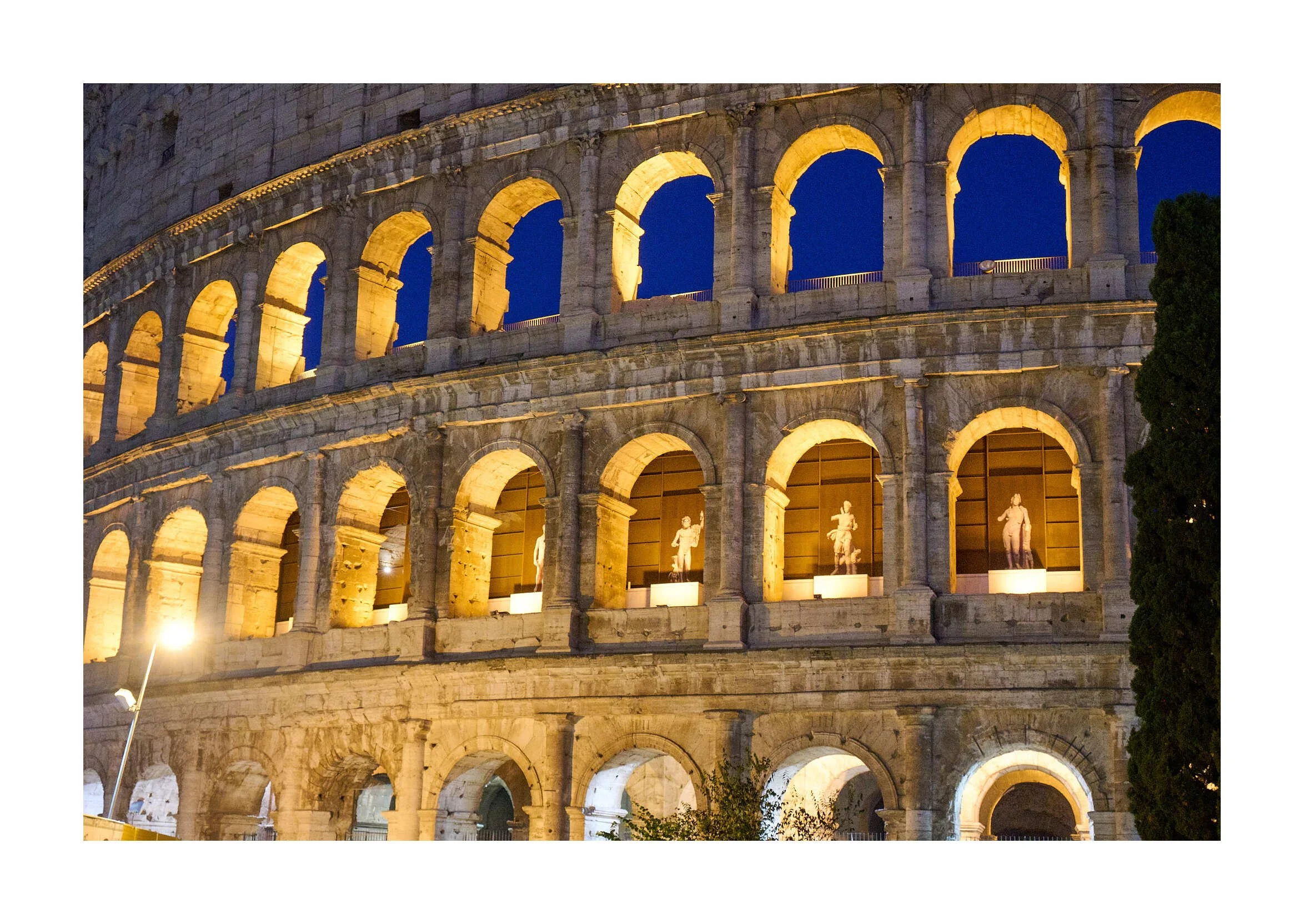 23-11-26 - Rome Coloessum 200.jpg