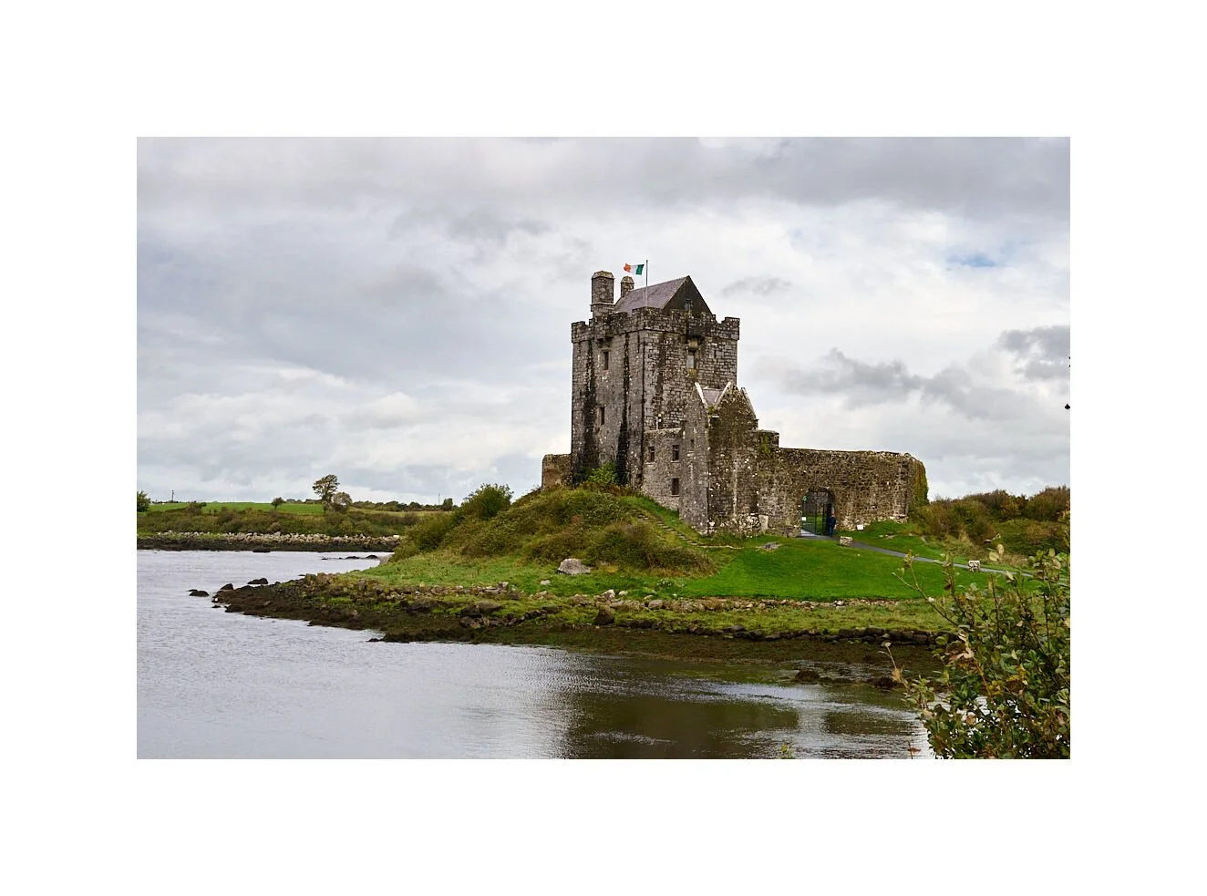 23-09-27 - Dunguarie Castle - Kinvarra 1.jpg