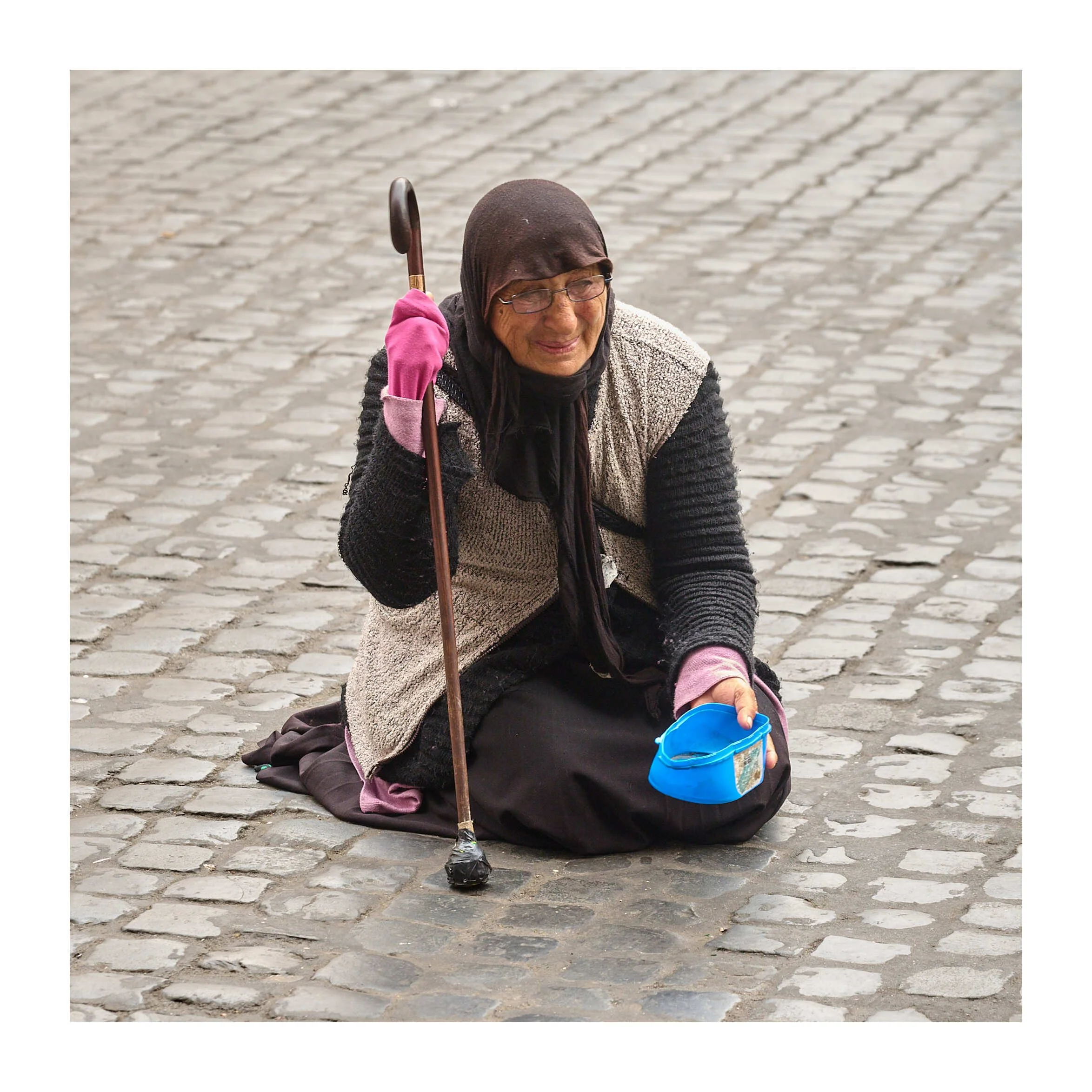 23-11-20 - Rome Beggar at the Pantheon.jpg