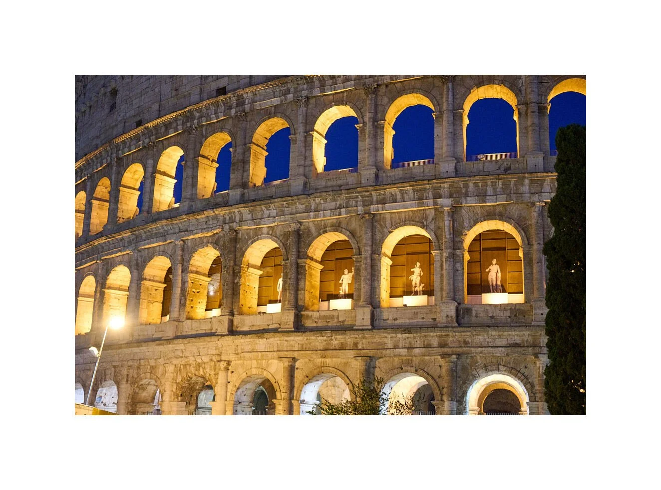 23-11-26 - Rome Coloessum 200.jpg