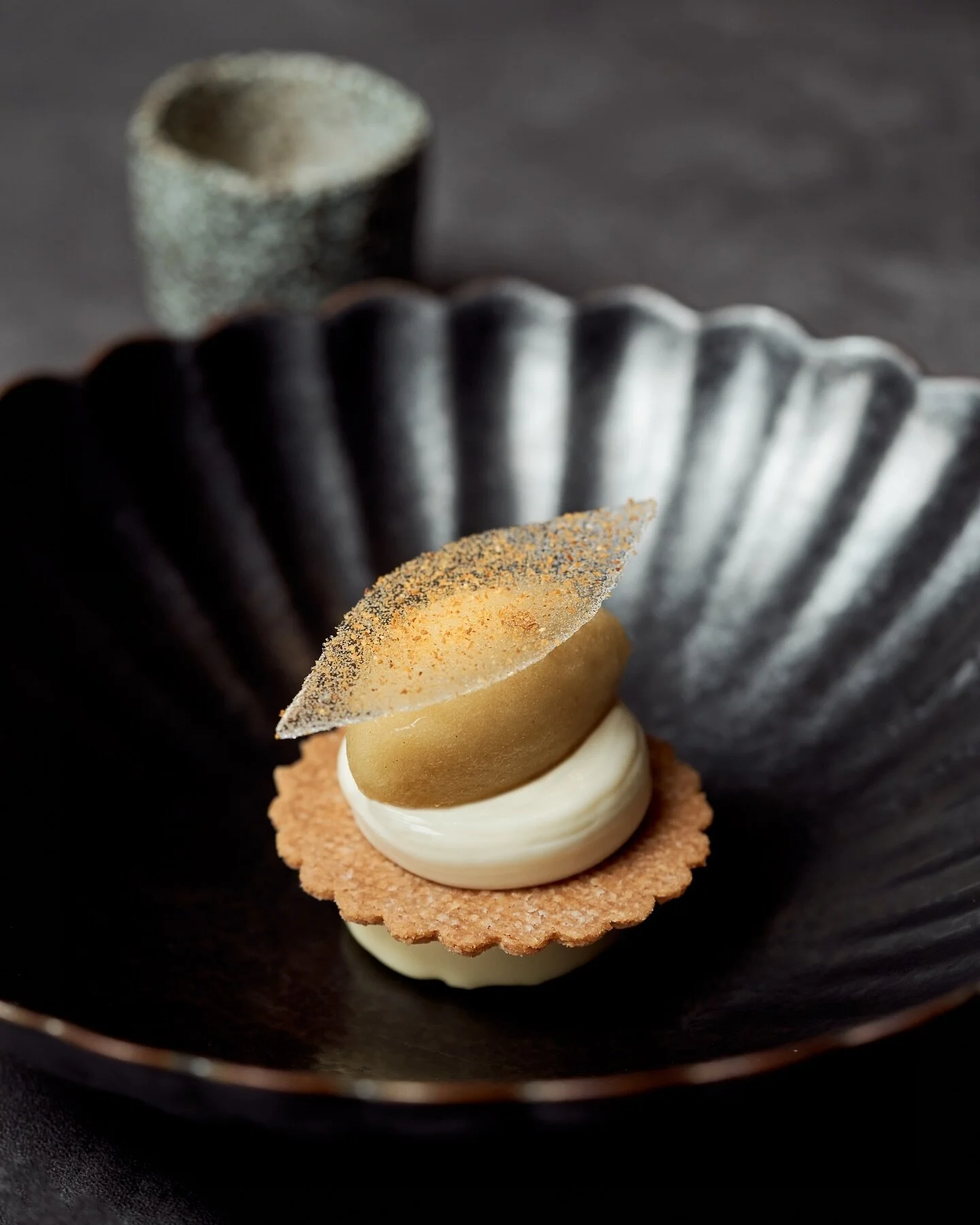 Corn Mousse
Coconut / Grilled pineapple / Sparkling Tepache

An after-meal delicacy, encapsulated with a luscious surprise, is crafted with coconut milk processed with utmost care at a local quaint shop. It mirrors the tropical allure of the Caribbea