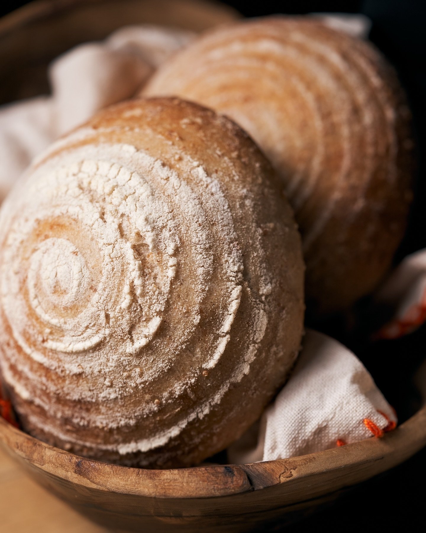 A cornerstone of the MONO experience, our artisanal sourdough bread is an intricate marriage of tradition and innovation as we craft various variations with unique ingredient infusions like quinoa, cacao nibs, Brazil nuts, raisins, white sesame and o