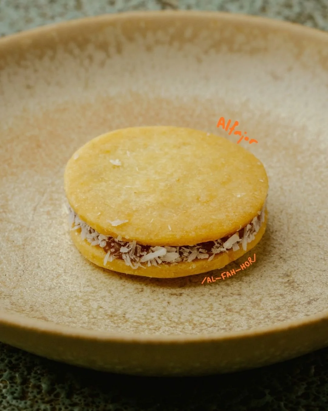 A sweet embrace from South America. Our alfajores at MONO, crumbly and filled with dulce de leche. invite you to bite into happiness, one layer at a time. Always on our menu, they are forever the sweet finale to your MONO dining experience.

來自南美洲的甜蜜