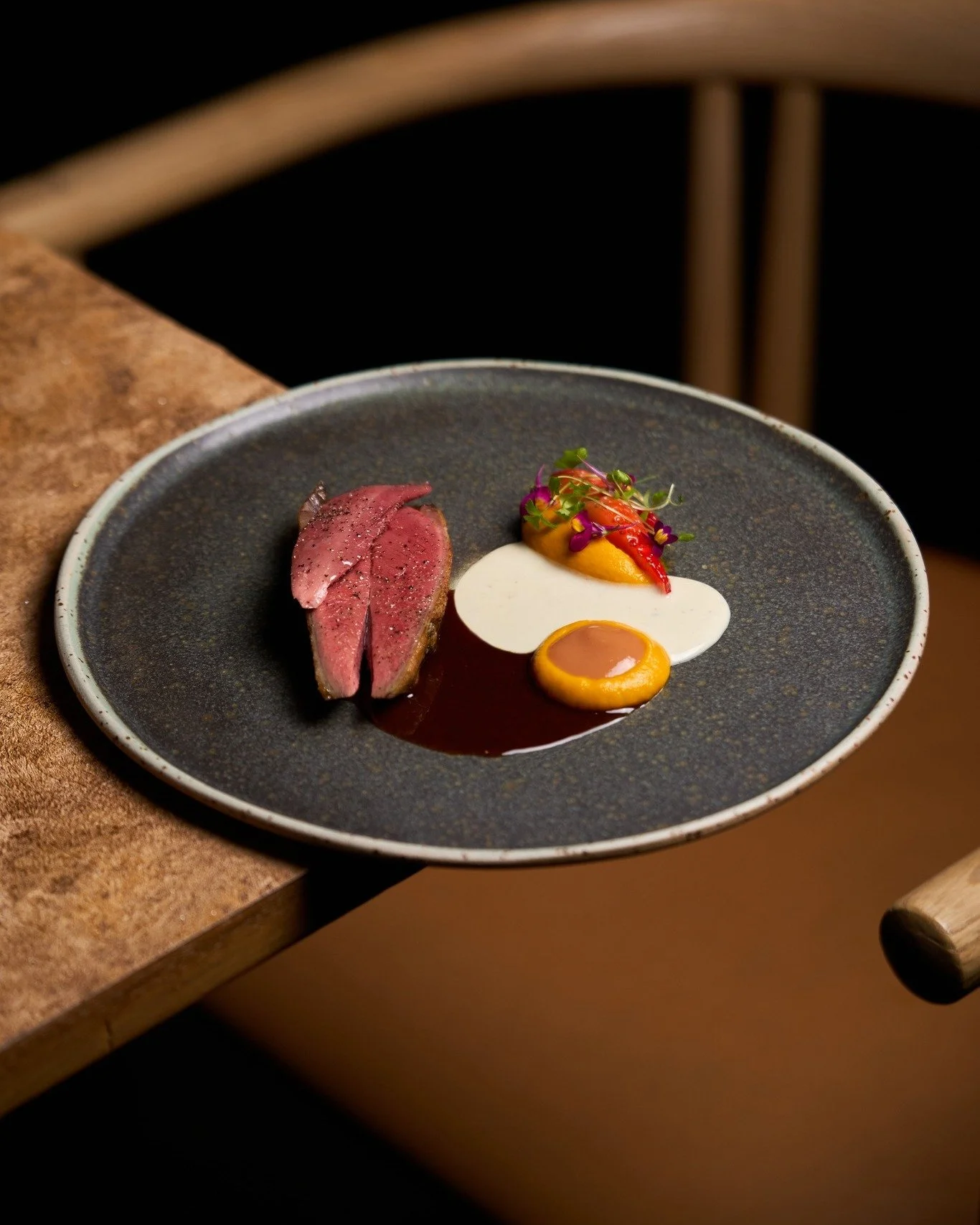You&rsquo;ll always find Ploun&eacute;our-Menez Pigeon on our menu at MONO. We dry-age it, roast it on the bone, then bring it to the plate with a mix of European ingredient and local produce&mdash;a playful expression in flavours and textures.

在 MO