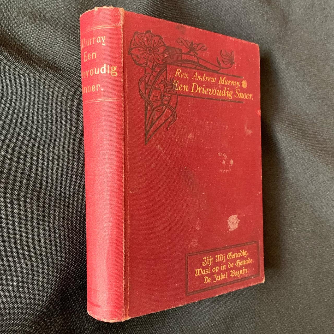 Een Drievoudig Snoer (inscribed) SOLD